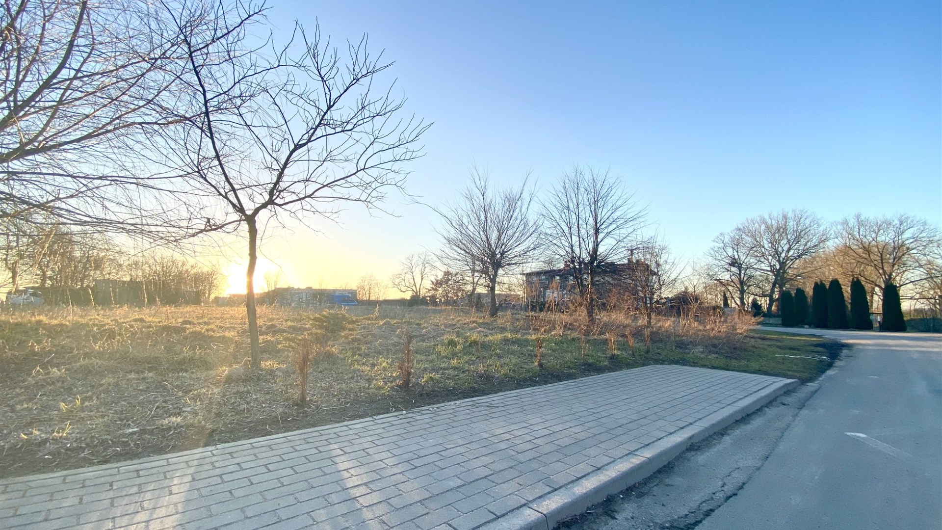 Działka na sprzedaż